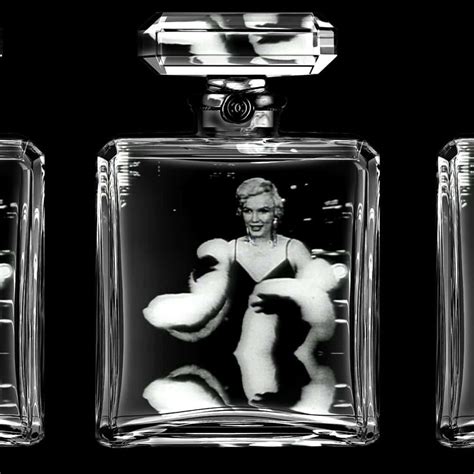 marilyn monroe chanel number 5|marilyn monroe no 5 bottle.